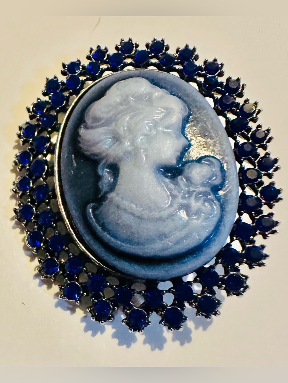 Classic Blue Cameo Like Brooch Sliver Tone